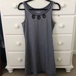 Vineyard Vines keyhole sheath dress